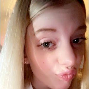 Meet your Posher, Abigail